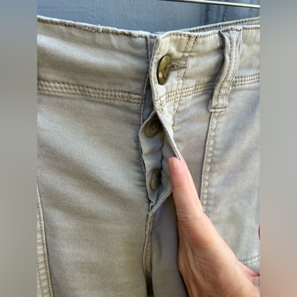 Free People Khaki Shorts, size 30 - Picture 5 of 7